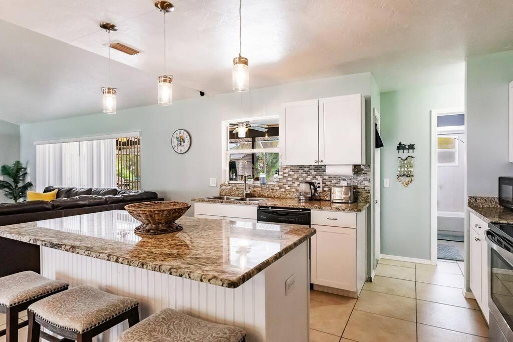 Sunny Oasis Getaway -Heated Pool-Mini Golf-Near Beach Nokomis Buitenkant foto