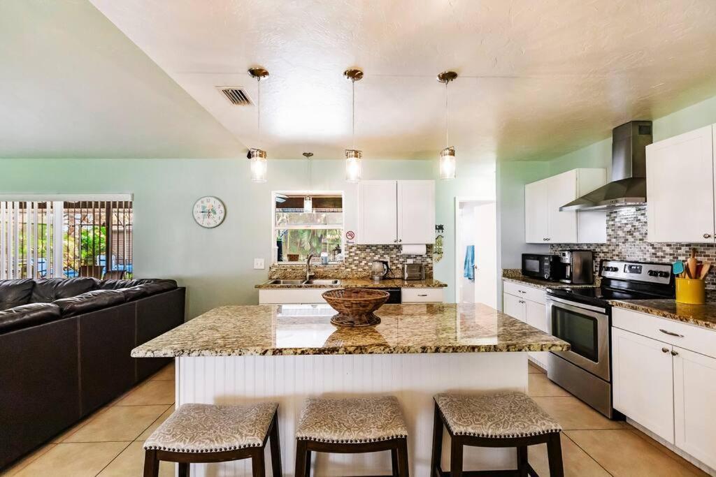 Sunny Oasis Getaway -Heated Pool-Mini Golf-Near Beach Nokomis Buitenkant foto